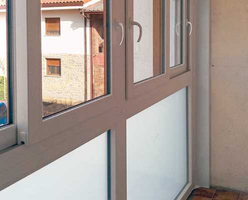 Cerramiento de terraza ventanas correderas en Ororbia